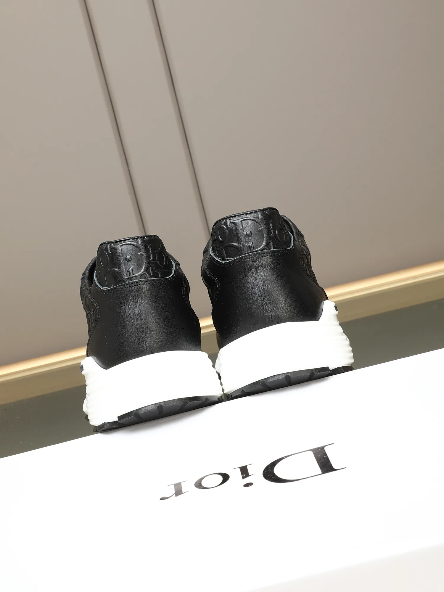 🆕🆕🆕Men's Shoes💰P460 Dior's avant-garde and versatile fashionable men's shoes are privately modeled, calfskin embossed, fashionable, simple, stylish, more eye-catching and more classy. It will subvert the old idea and be a must-have for fashionistas who want to spend time with you! Must keep it for yourself! High-end comfort and low-end, high-end quality workmanship. Code number: 38-44 (45 customized) 3 colors for your choice [kiss][kiss][kiss]